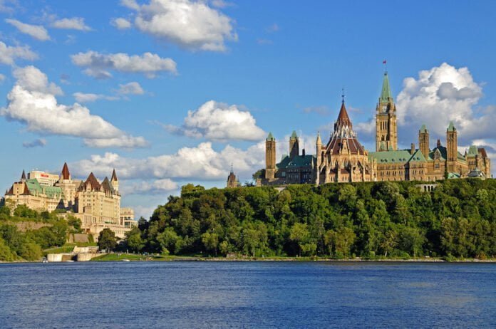 Discover Canada: 10 Must-See Attractions for Unforgettable Adventures