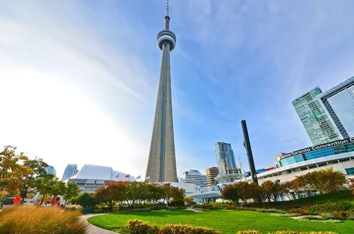 Toronto's Must-See Attractions: 10 Fascinating Facts That Will Amaze You